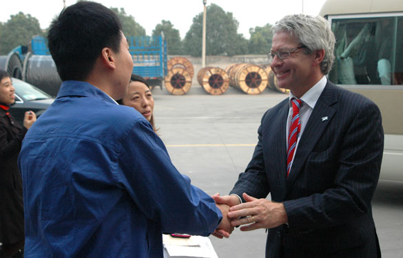 荷兰莱瓦顿市政府代表团一行来mg冰球突破考察