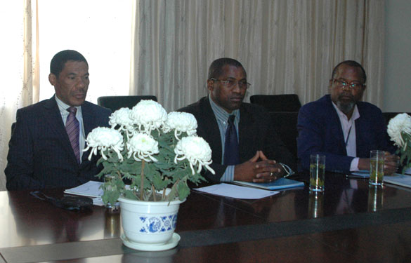 安哥拉罗安达市电力公司向导来mg冰球突破集团考察