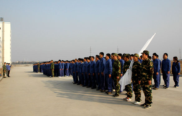 mg冰球突破2011年新员工军训落下帷幕