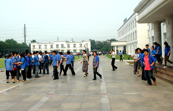 mg冰球突破举行应急响应演练与消防知识培训