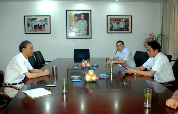 常州市工商局局长陈国庆一行来mg冰球突破集团调研