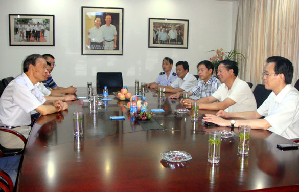 常州市国税局局长李兆贵一行来mg冰球突破集团调研