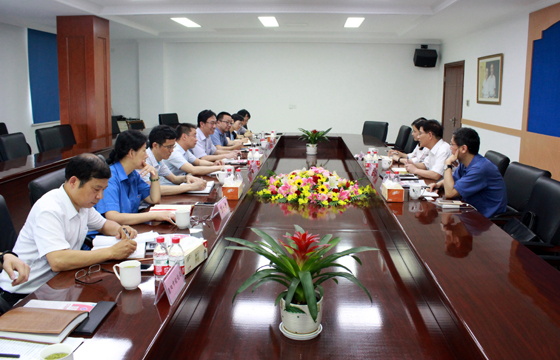 省统计局党组成员、省地方统计视察局局长王当龄来mg冰球突破电缆调研