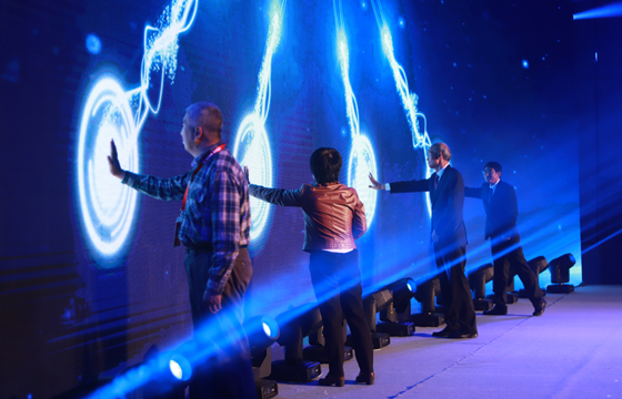 50年绚烂创业史——《mg冰球突破之路》新书首发