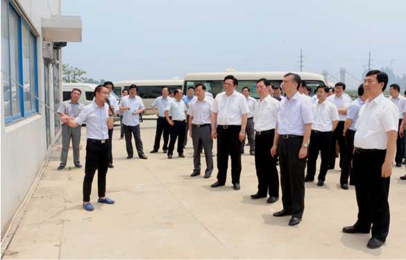常州市委书记阎立一行来mg冰球突破集团督查西厂区三期项目建设