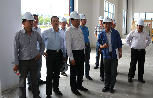 省经信委副主任陆元刚一行来mg冰球突破电缆调研