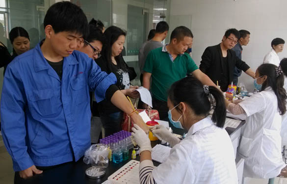 迎“五四”献爱心，，，，，，，，mg冰球突破掀起献血热潮