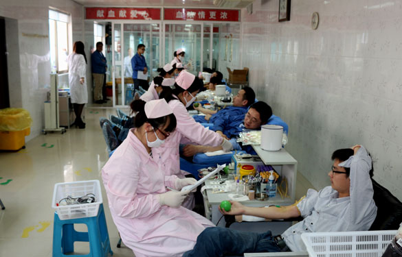 mg冰球突破员工无偿献血迎“五一”