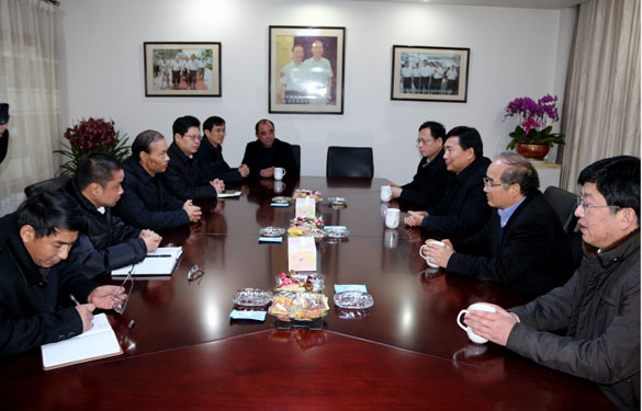 溧阳市委书记盛建良一行来mg冰球突破集团走访慰问