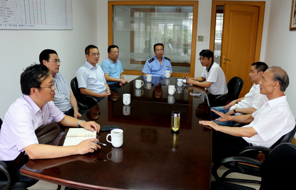 常州市工商局局长陈国庆一行来mg冰球突破集团调研