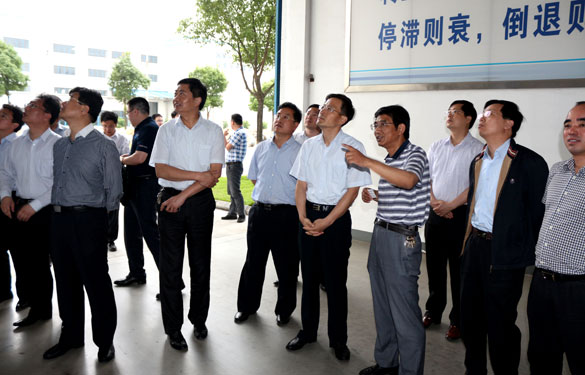 龙口市政府代表团一行来mg冰球突破集团考察