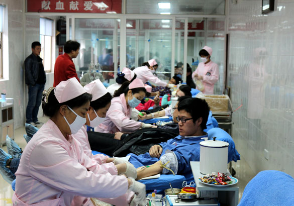 mg冰球突破集团组织员工无偿献血“为雅安祈福”