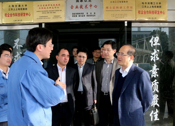 溧阳市委常委、常务副市长周卫中来mg冰球突破集团督查