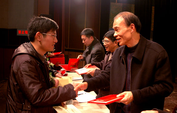 mg冰球突破2011年度优异员工