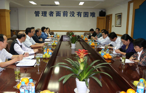 常州市统计局局长徐华勤一行来mg冰球突破集团调研